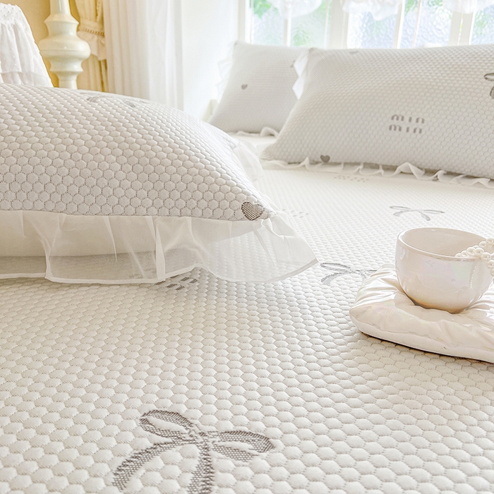 91家纺网 家纺一手货源 找家纺 网红馆（ck家纺） 2026新款小清新床笠式床裙豆豆凉席三件套 甜心蝴蝶-灰