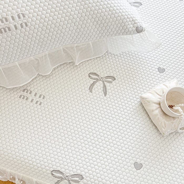 91家纺网 家纺一手货源 找家纺 网红馆（ck家纺） 2026新款小清新床笠式床裙豆豆凉席三件套 甜心蝴蝶-灰