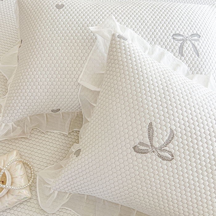 91家纺网 家纺一手货源 找家纺 网红馆（ck家纺） 2026新款小清新床笠式床裙豆豆凉席三件套 甜心蝴蝶-灰