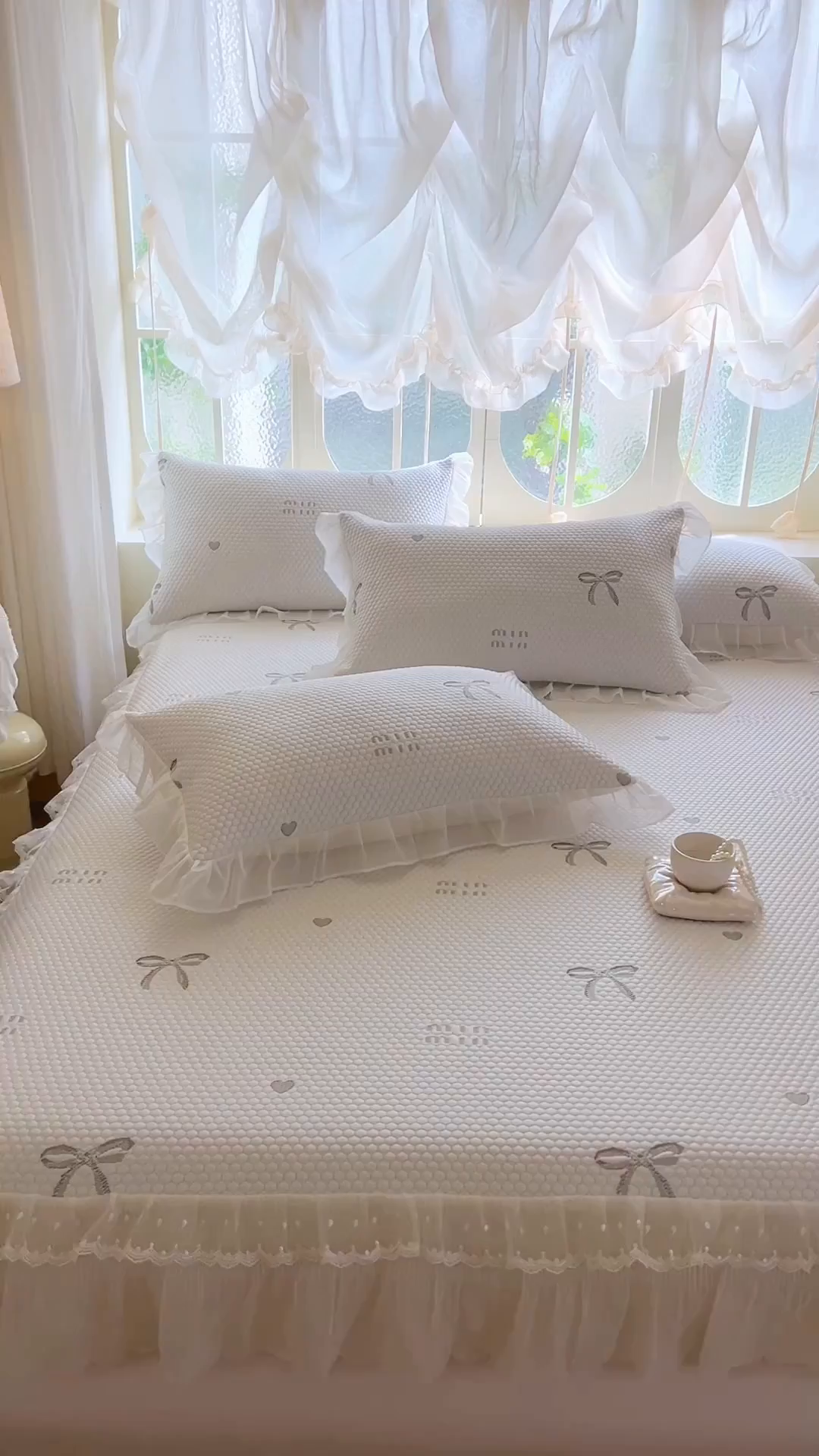 91家纺网 家纺一手货源 找家纺 网红馆（ck家纺） 2026新款小清新床笠式床裙豆豆凉席三件套 甜心蝴蝶-灰