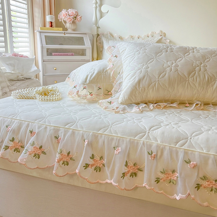 91家纺网 家纺一手货源 找家纺 网红馆（ck家纺） 2026新款全棉蕾丝花边床裙款床笠晨暮花间系列 米色