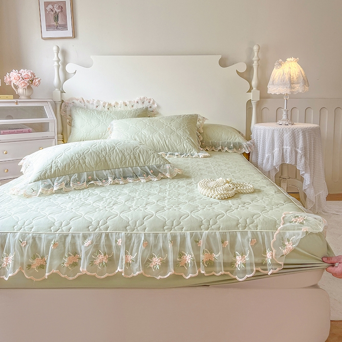 91家纺网 家纺一手货源 找家纺 网红馆（ck家纺） 2026新款全棉蕾丝花边床裙款床笠晨暮花间系列 麦绿