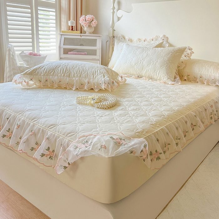 91家纺网 家纺一手货源 找家纺 网红馆（ck家纺） 2026新款全棉蕾丝花边床裙款床笠晨暮花间系列 米色