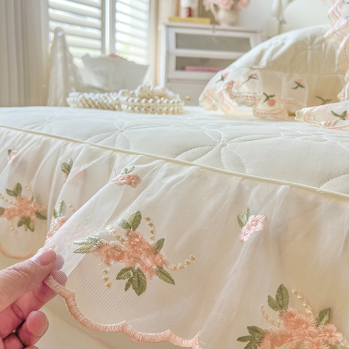 91家纺网 家纺一手货源 找家纺 网红馆（ck家纺） 2026新款全棉蕾丝花边床裙款床笠晨暮花间系列 米色