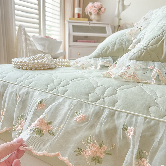 91家纺网 家纺一手货源 找家纺 网红馆（ck家纺） 2026新款全棉蕾丝花边床裙款床笠晨暮花间系列 麦绿