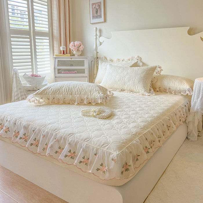 91家纺网 家纺一手货源 找家纺 网红馆（ck家纺） 2026新款全棉蕾丝花边床裙款床笠晨暮花间系列 米色