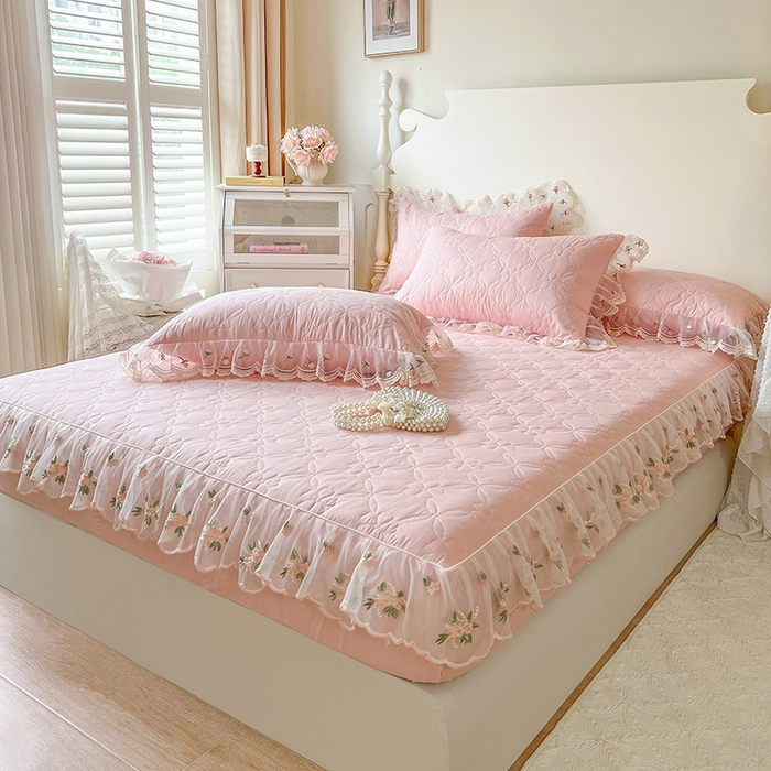 91家纺网 家纺一手货源 找家纺 网红馆（ck家纺） 2026新款全棉蕾丝花边床裙款床笠晨暮花间系列 粉色