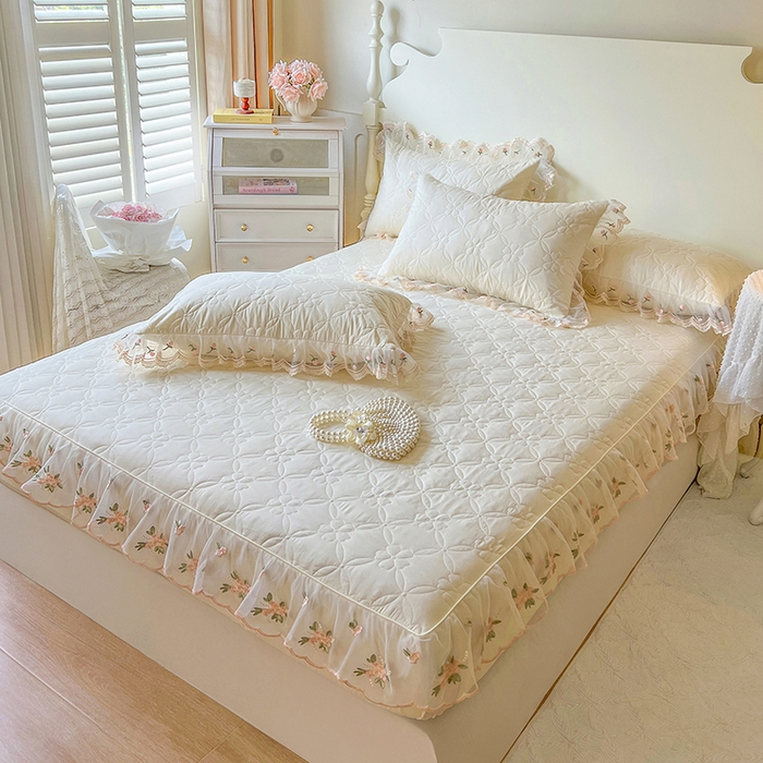 91家纺网 家纺一手货源 找家纺 网红馆（ck家纺） 2026新款全棉蕾丝花边床裙款床笠晨暮花间系列 米色