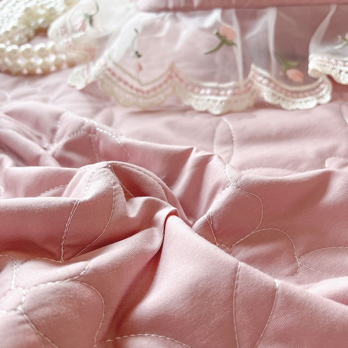 91家纺网 家纺一手货源 找家纺 网红馆（ck家纺） 2026新款全棉蕾丝花边床裙款床笠晨暮花间系列 绯红