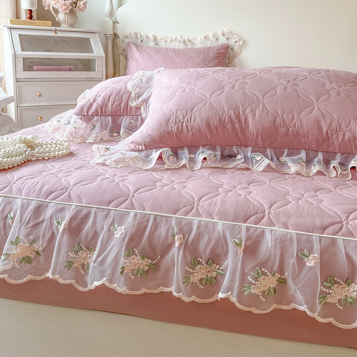 91家纺网 家纺一手货源 找家纺 网红馆（ck家纺） 2026新款全棉蕾丝花边床裙款床笠晨暮花间系列 绯红