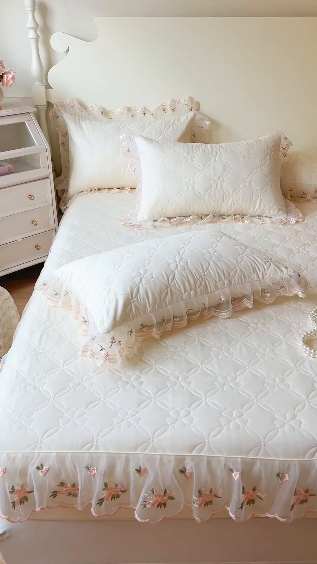 91家纺网 家纺一手货源 找家纺 网红馆（ck家纺） 2026新款全棉蕾丝花边床裙款床笠晨暮花间系列 麦绿