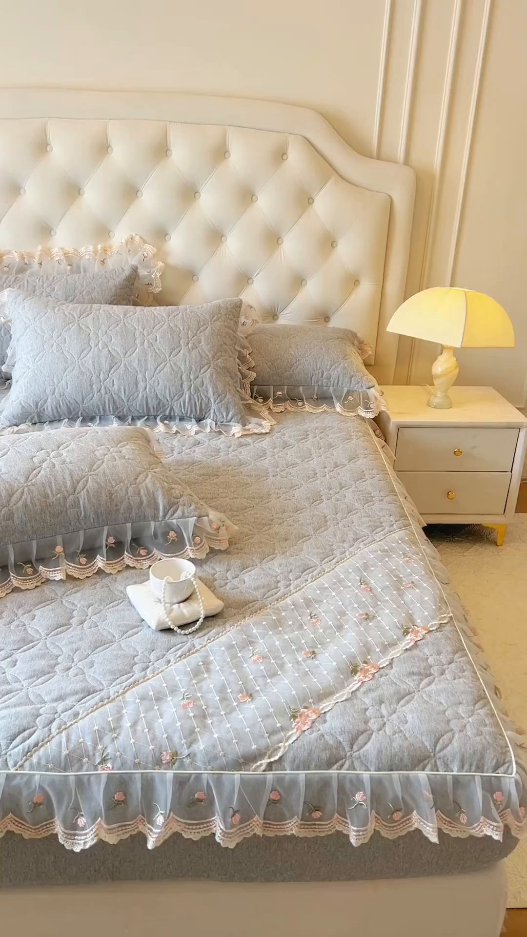 91家纺网 家纺一手货源 找家纺 网红馆（ck家纺） 2026新款色织蕾丝边床裙款床笠 烟熏灰