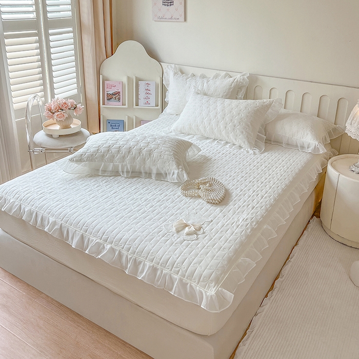 91家纺网 家纺一手货源 找家纺 （总）网红馆（ck家纺） 2026新款优舒棉花边床裙床笠--蜜糖熊