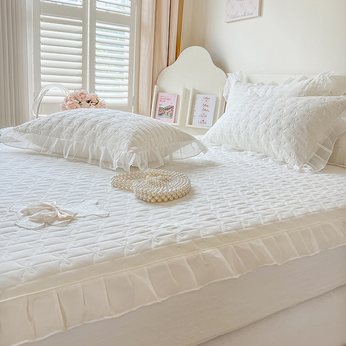 91家纺网 家纺一手货源 找家纺 网红馆（ck家纺） 2026新款优舒棉花边床裙床笠--蜜糖熊 蜜糖熊-白