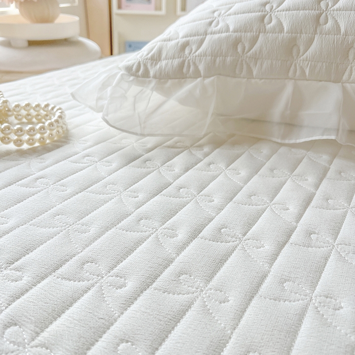 91家纺网 家纺一手货源 找家纺 网红馆（ck家纺） 2026新款优舒棉花边床裙床笠--蜜糖熊 蜜糖熊-白