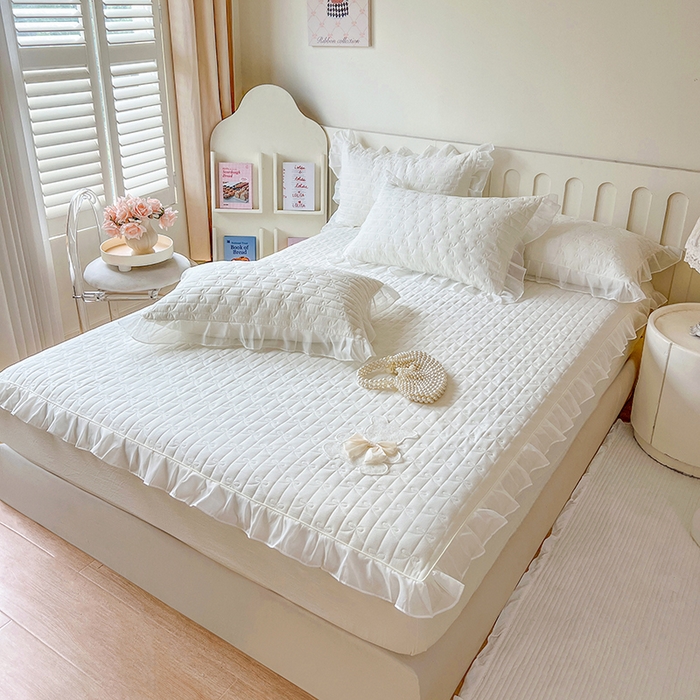 91家纺网 家纺一手货源 找家纺 网红馆（ck家纺） 2026新款优舒棉花边床裙床笠--蜜糖熊 蜜糖熊-白