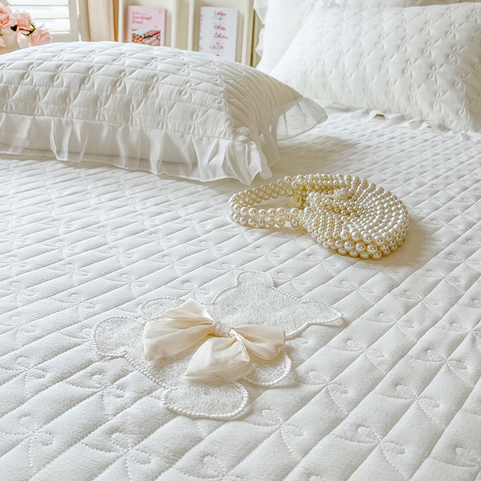 91家纺网 家纺一手货源 找家纺 网红馆（ck家纺） 2026新款优舒棉花边床裙床笠--蜜糖熊 蜜糖熊-白