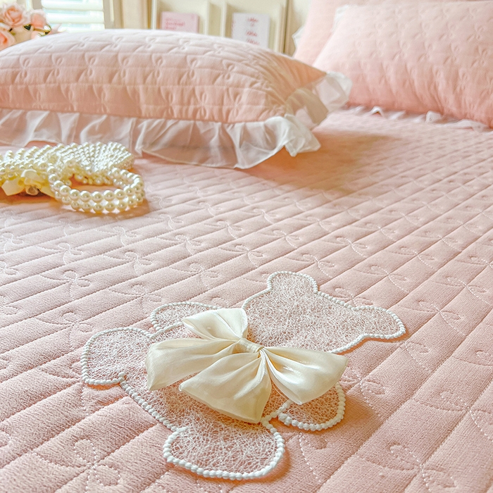 91家纺网 家纺一手货源 找家纺 网红馆（ck家纺） 2026新款优舒棉花边床裙床笠--蜜糖熊 蜜糖熊-粉