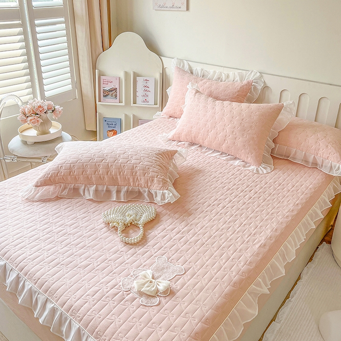 91家纺网 家纺一手货源 找家纺 网红馆（ck家纺） 2026新款优舒棉花边床裙床笠--蜜糖熊 蜜糖熊-粉