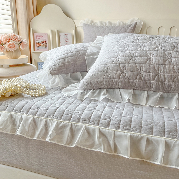 91家纺网 家纺一手货源 找家纺 网红馆（ck家纺） 2026新款优舒棉花边床裙床笠--蜜糖熊 蜜糖熊-灰