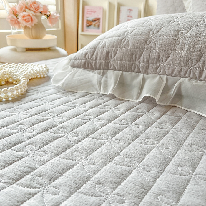 91家纺网 家纺一手货源 找家纺 网红馆（ck家纺） 2026新款优舒棉花边床裙床笠--蜜糖熊 蜜糖熊-灰