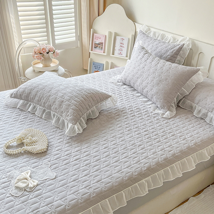 91家纺网 家纺一手货源 找家纺 网红馆（ck家纺） 2026新款优舒棉花边床裙床笠--蜜糖熊 蜜糖熊-灰