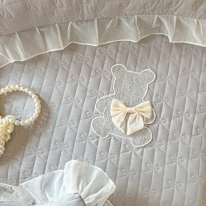 91家纺网 家纺一手货源 找家纺 网红馆（ck家纺） 2026新款优舒棉花边床裙床笠--蜜糖熊 蜜糖熊-灰