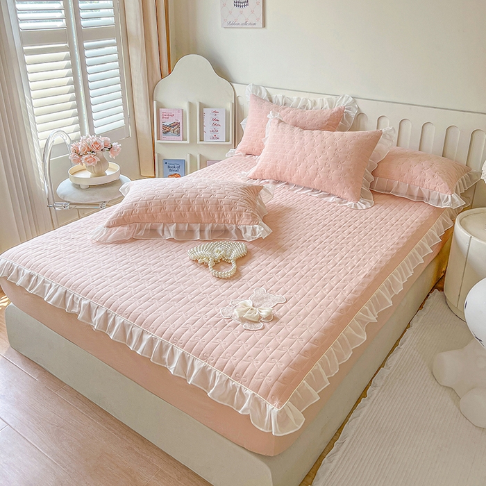 91家纺网 家纺一手货源 找家纺 网红馆（ck家纺） 2026新款优舒棉花边床裙床笠--蜜糖熊 蜜糖熊-粉