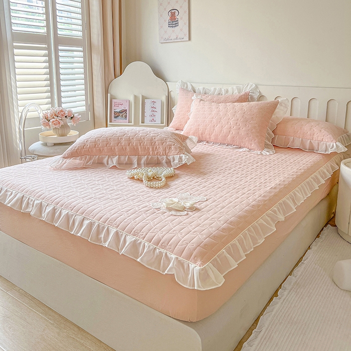 91家纺网 家纺一手货源 找家纺 网红馆（ck家纺） 2026新款优舒棉花边床裙床笠--蜜糖熊 蜜糖熊-粉