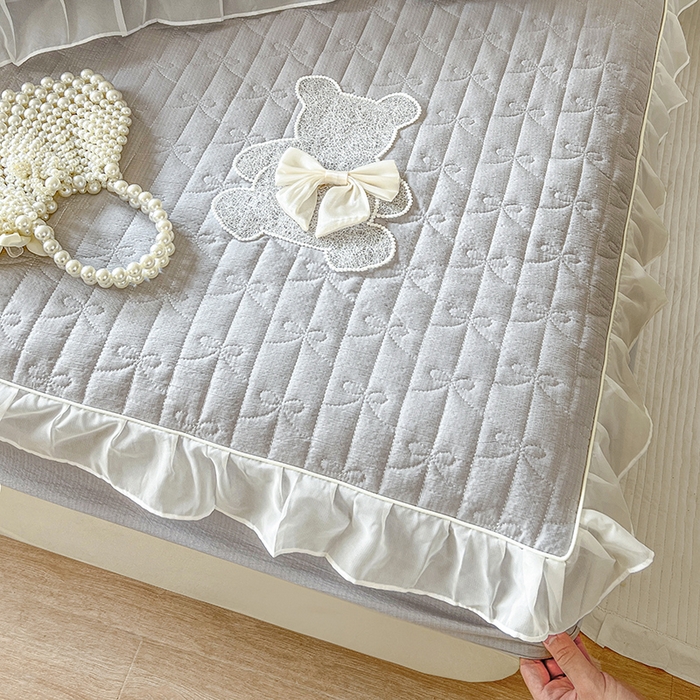 91家纺网 家纺一手货源 找家纺 网红馆（ck家纺） 2026新款优舒棉花边床裙床笠--蜜糖熊 蜜糖熊-灰