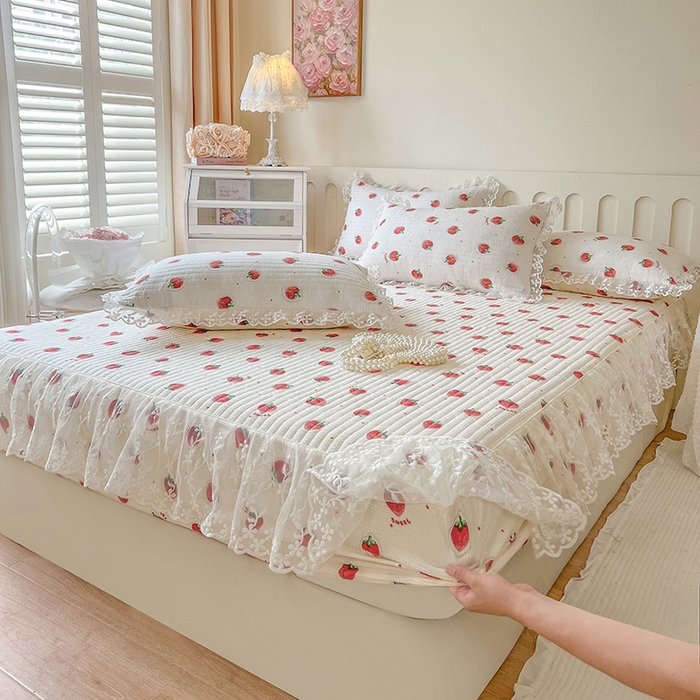 91家纺网 家纺一手货源 找家纺 网红馆（ck家纺） 2026新款泡泡棉印花床笠三件套 甜心草莓