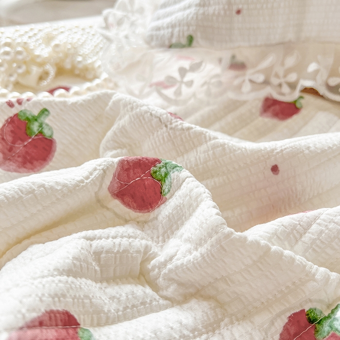 91家纺网 家纺一手货源 找家纺 网红馆（ck家纺） 2026新款泡泡棉印花床笠三件套 甜心草莓