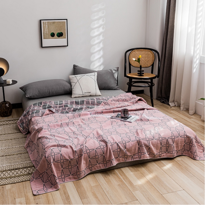 91家纺网 家纺一手货源 找家纺 朴尔家纺-毛巾被 2026春夏新款主推三层水洗棉纱布毛巾被夏被夏凉被空调被 三体秘境-粉灰