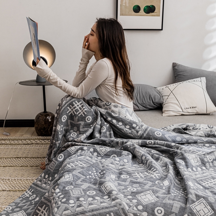 91家纺网 家纺一手货源 找家纺 朴尔家纺-毛巾被 2026春夏新款主推三层水洗棉纱布毛巾被夏被夏凉被空调被 远古图腾-灰