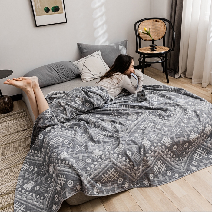 91家纺网 家纺一手货源 找家纺 朴尔家纺-毛巾被 2026春夏新款主推三层水洗棉纱布毛巾被夏被夏凉被空调被 远古图腾-灰