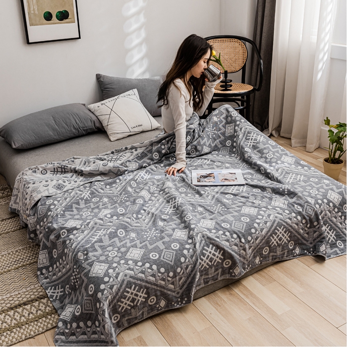 91家纺网 家纺一手货源 找家纺 朴尔家纺-毛巾被 2026春夏新款主推三层水洗棉纱布毛巾被夏被夏凉被空调被 远古图腾-灰