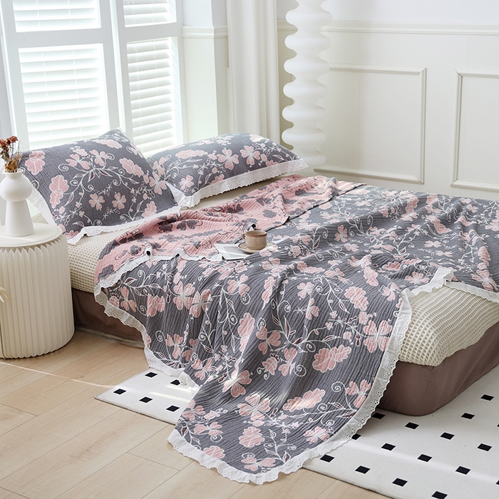 91家纺网 家纺一手货源 找家纺 朴尔家纺-毛巾被 2026春夏新款韩式花边纯棉竹纤维加大成人纱布毛巾被夏被夏凉被空调被 藤蔓之恋--毛巾被