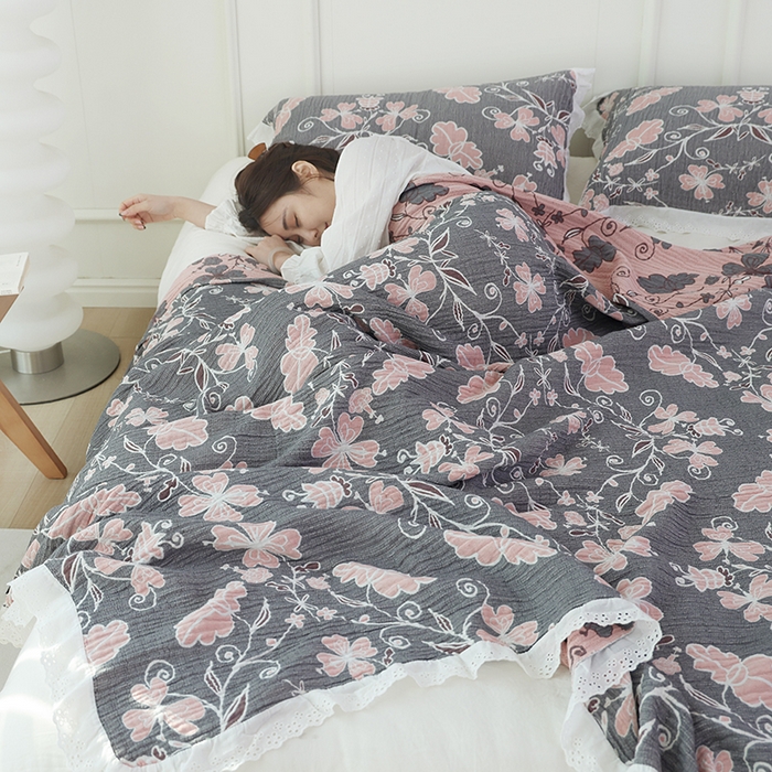 91家纺网 家纺一手货源 找家纺 朴尔家纺-毛巾被 2026春夏新款韩式花边纯棉竹纤维加大成人纱布毛巾被夏被夏凉被空调被 藤蔓之恋--毛巾被