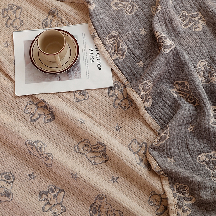 91家纺网 家纺一手货源 找家纺 朴尔家纺-毛巾被 2026春夏新款韩式花边纯棉竹纤维加大成人纱布毛巾被夏被夏凉被空调被 玩具熊-咖毛巾被