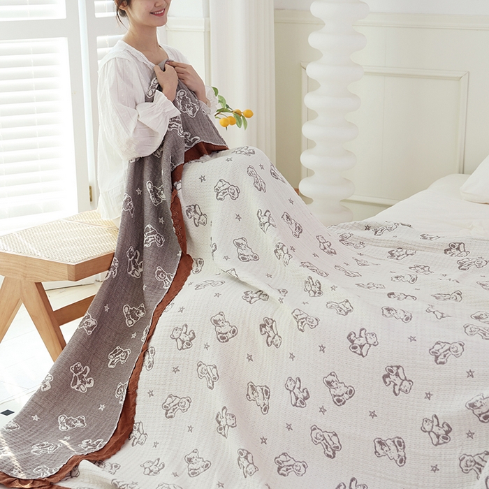 91家纺网 家纺一手货源 找家纺 朴尔家纺-毛巾被 2026春夏新款韩式花边纯棉竹纤维加大成人纱布毛巾被夏被夏凉被空调被 玩具熊-米白毛巾被