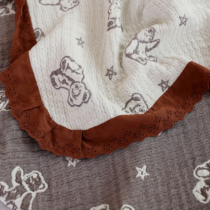 91家纺网 家纺一手货源 找家纺 朴尔家纺-毛巾被 2026春夏新款韩式花边纯棉竹纤维加大成人纱布毛巾被夏被夏凉被空调被 玩具熊-米白毛巾被