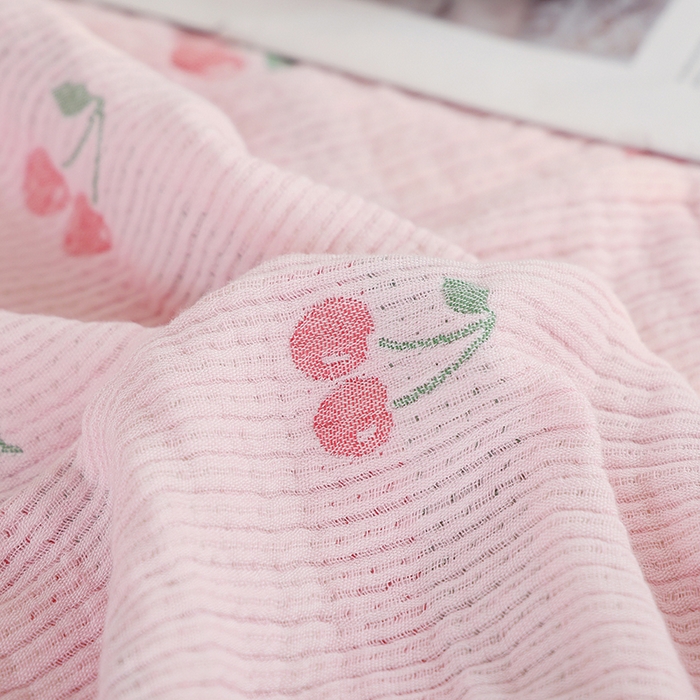 91家纺网 家纺一手货源 找家纺 朴尔家纺-毛巾被 2026春夏新款韩式花边纯棉竹纤维加大成人纱布毛巾被夏被夏凉被空调被 樱桃日记-粉毛巾被