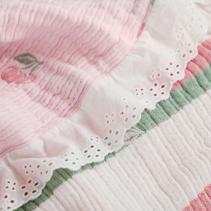 91家纺网 家纺一手货源 找家纺 朴尔家纺-毛巾被 2026春夏新款韩式花边纯棉竹纤维加大成人纱布毛巾被夏被夏凉被空调被 樱桃日记-粉毛巾被