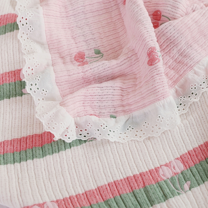 91家纺网 家纺一手货源 找家纺 朴尔家纺-毛巾被 2026春夏新款韩式花边纯棉竹纤维加大成人纱布毛巾被夏被夏凉被空调被 樱桃日记-粉毛巾被