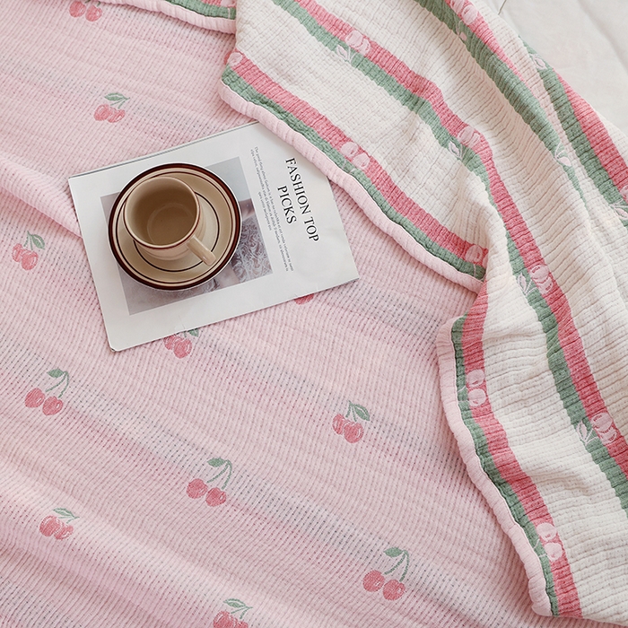 91家纺网 家纺一手货源 找家纺 朴尔家纺-毛巾被 2026春夏新款韩式花边纯棉竹纤维加大成人纱布毛巾被夏被夏凉被空调被 樱桃日记-粉毛巾被