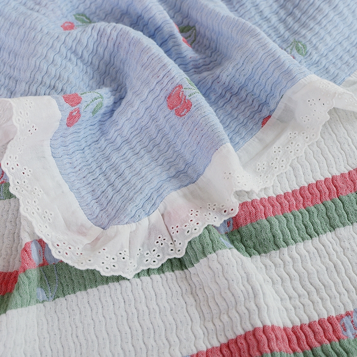 91家纺网 家纺一手货源 找家纺 朴尔家纺-毛巾被 2026春夏新款韩式花边纯棉竹纤维加大成人纱布毛巾被夏被夏凉被空调被 樱桃日记-蓝毛巾被