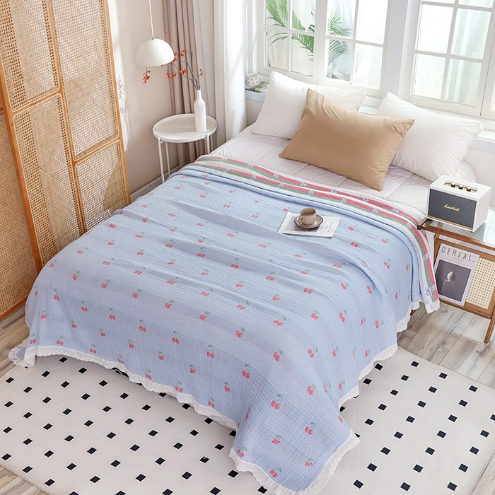 91家纺网 家纺一手货源 找家纺 朴尔家纺-毛巾被 2026春夏新款韩式花边纯棉竹纤维加大成人纱布毛巾被夏被夏凉被空调被 樱桃日记-蓝毛巾被