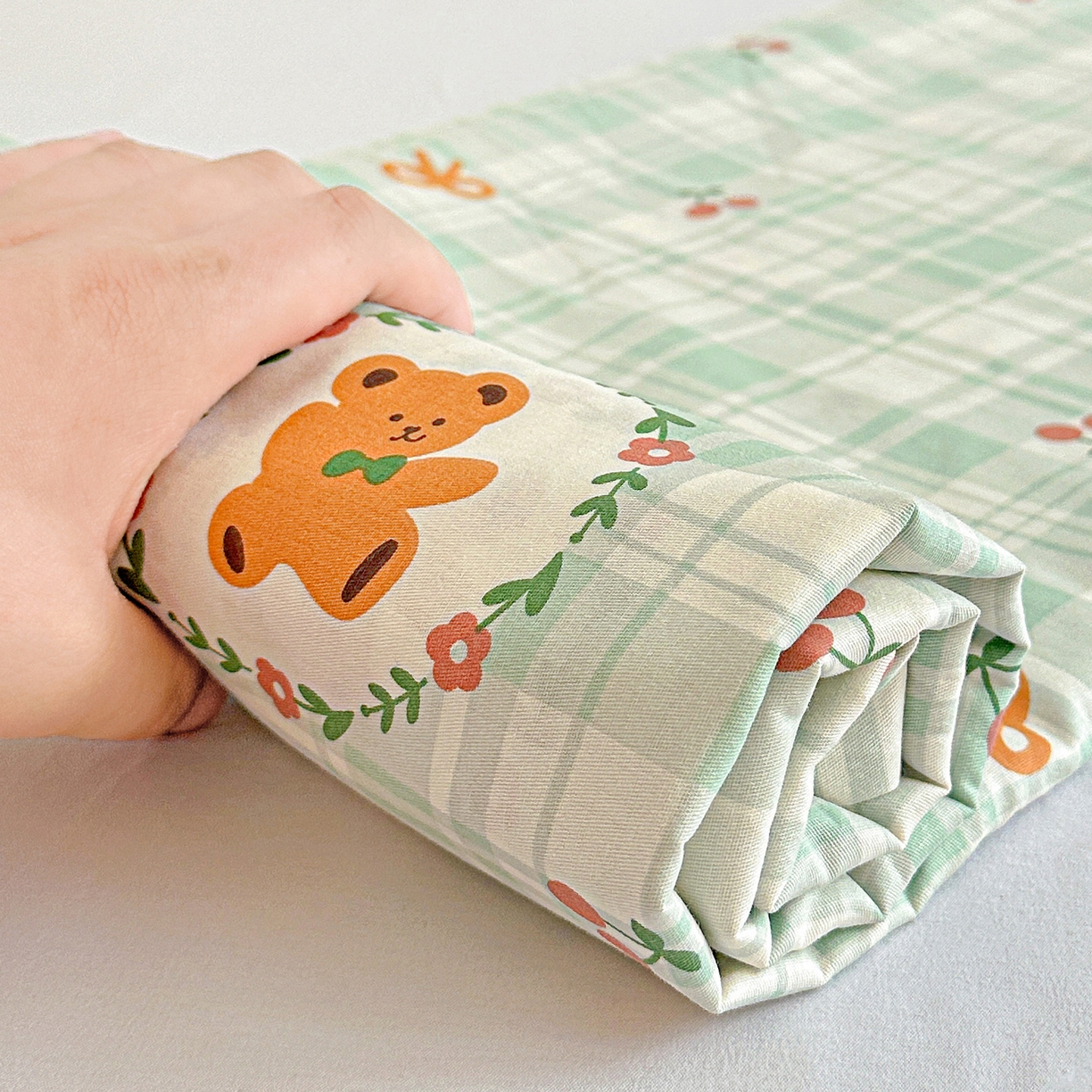 91家纺网 家纺一手货源 找家纺 恩泽家纺 2026春夏新款全棉纯棉12868印花四件套及单品系列-单床单床单单件 绿格小熊