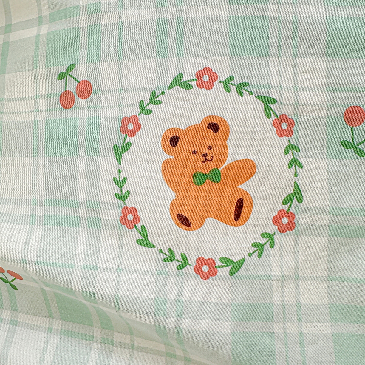 91家纺网 家纺一手货源 找家纺 恩泽家纺 2026春夏新款全棉纯棉12868印花四件套及单品系列-单床单床单单件 绿格小熊