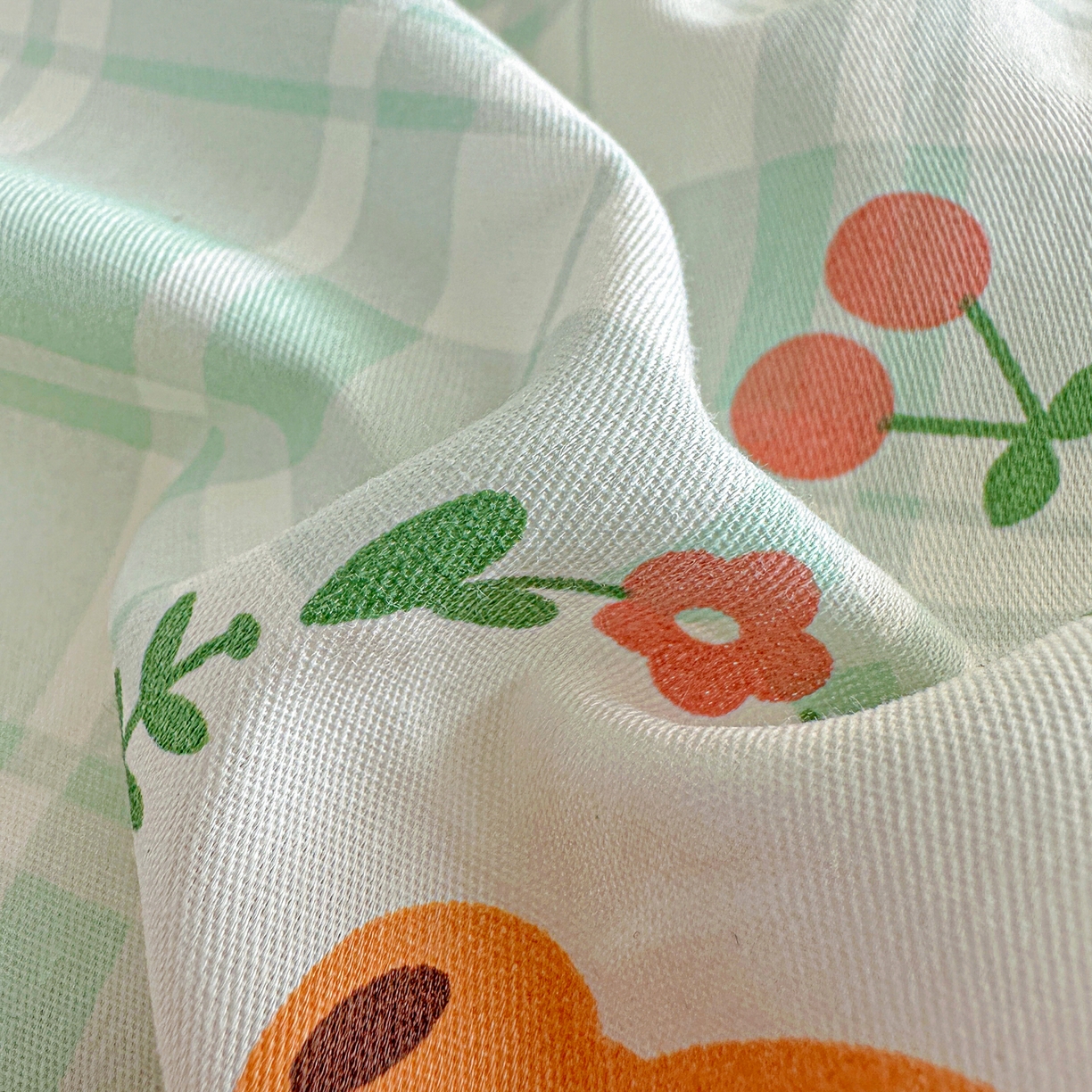 91家纺网 家纺一手货源 找家纺 恩泽家纺 2026春夏新款全棉纯棉12868印花四件套及单品系列-单床单床单单件 绿格小熊